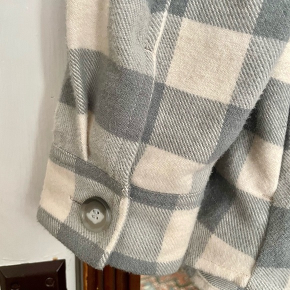 Gray and Cream Plaid Loft Outlet Flannel Shacket - Picture 5 of 7